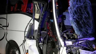 Türkiyədə sərnişin avtobusu qəzaya uğrayıb, onlarla insan xəsarət alıb 