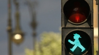 Bakıda gənc oğlanı avtomobil vurub 