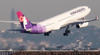 Biznes klass sərnişini stüardessaları tələbi ilə təəccübləndirdi 