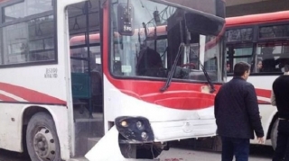 Abşeronda vəsiqəsiz avtobus sürücüsü qəza törətdi - ÖLƏN VAR 