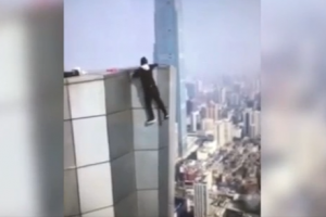 62-ci mərtəbədə şou göstərən məşhur akrobatın faciəli sonu - FOTO