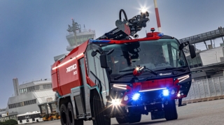 Это Rosenbauer Panther Electric — новейшая электрическая пожарная машина,  созданная в первую очередь для аэропортов