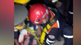 Ağdamda elektrik dirəyinə çıxan gənc belə xilas edildi - VİDEO