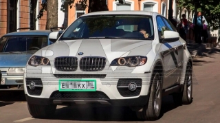Qubernatorun həyat yoldaşı "BMW X6" ilə qaydaları pozdu, 19 cərimə gəldi - FOTO