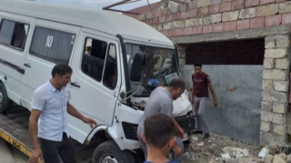Şirvanda mikroavtobusla "Pajero" toqquşub, 9 nəfər xəsarət alıb - FOTOLAR 
