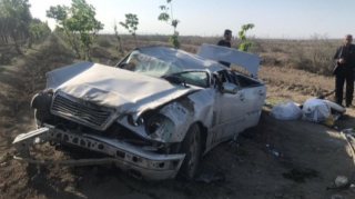 Bakı-Qazax yolunda ağır QƏZA:  Maşın aşdı, yaralananlar var  - FOTO