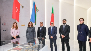 “Azərpoçt” “Konstitusiya və Suverenlik İli”nə həsr olunmuş poçt markasını təqdim edib - FOTOLAR 