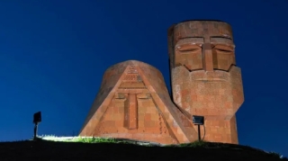 İrəvan-Xankəndi-Bakı yolunun üzərindəki Azərbaycan abidəsi - FOTO 