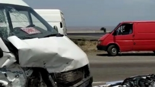 Tovuzda mikroavtobusla minik avtomobili toqquşub, ölən və xəsarət alanlar var   - FOTO