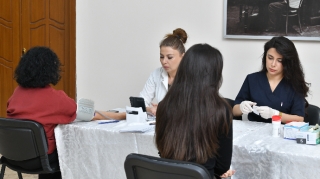 RİNN-də Zəfər Günü münasibətilə qanvermə aksiyası keçirilib - FOTO