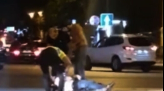 Bakıda avtomobil motosikletlə toqquşdu: xəsarət alan var    - VİDEO