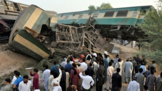 Pakistanda sərnişin qatarı relsdən çıxdı: 30 ölü, 80 yaralı   - YENİLƏNİB