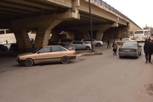 Kim haradan gəldi sürür: Həmin yolda tıxac yaranır - VİDEO