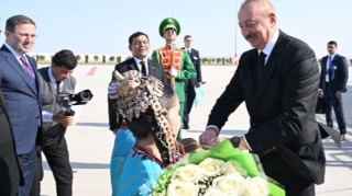 Prezident İlham Əliyev Türkmənistana işgüzar səfərə gəldi   - FOTO