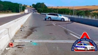 Fikiri telefonda qalan sürücü qəza törətdi – 2 nəfər öldü - FOTO 