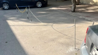 Bina həyətini qanunsuz zəbt edən  sakinlər  - FOTO