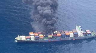 Hindistanda konteyner gəmisi partladı - Ölənlər var - VİDEO