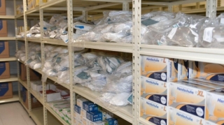 Bəzi tibbi ləvazimat və preparatların aparılmasına qoyulan qadağa uzadıldı