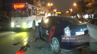 Bakıda avtobusun iştirakı ilə zəncirvari qəza olub,  xəsarət alan var - FOTO 