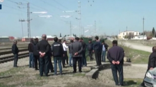 Kürdəmirdə dəmir yolunun yaratdığı tıxac - VİDEO 