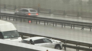 Yasamalda minik avtomobili yük avtomobilinə çırpıldı 