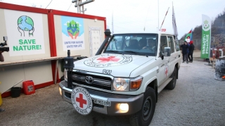 "Qırmızı Xaç"ın 3 avtomobili Xankəndiyə getdi 