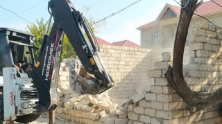 Bakıda qanunsuz tikililər söküldü  - FOTO - VİDEO