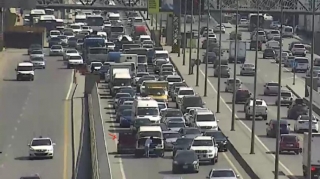 Nasaz avtomobil yenə sıxlıq yaratdı - FOTO