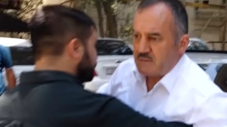 Klinika rəhbəri jurnalistlərə hücum etdi: Baku TV-nin əməkdaşına xəsarət yetirdi - VİDEO 
