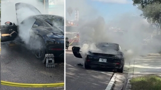 Hərəkətdə olan “Porsche” yandı; sürücü maşından son anda çıxarıldı - VİDEO 