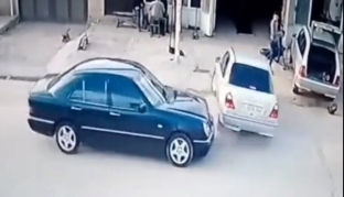 Azərbaycanda 3 "Mercedes"in qəza videosu kameraya düşdü  - VİDEO