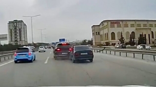 Bakı-Sumqayıt yolunda qəza: “Opel” “Changan”a çırpıldı    - VİDEO