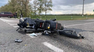 Sevgilisinə hədiyyə almaq üçün ağır işdə çalışan kuryeri maşın vurdu - VİDEO 