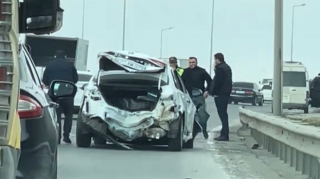 Kənar dairəvi yolda idarəetmədən çıxan “Toyota” yararsız hala düşdü   - VİDEO