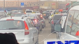 Paytaxt yollarında tıxac yarandı  - FOTO