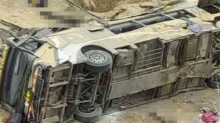 Avtobus uçurumdan aşdı, 25 nəfər öldü 