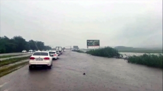 Federal magistral yolunda subasma olub, iki nəfər maşında boğularaq ölüb 