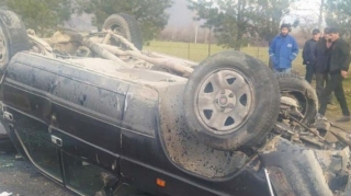 Oğuzda yük və minik avtomobilləri toqquşub, xəsarət alanlar var   - FOTO