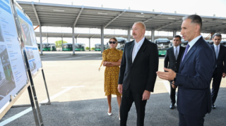 Prezident Naxçıvanda yeni avtobuslara baxıb, dəmir yolu işləri ilə tanış olub  - FOTO