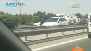 Aeroport yolunda dəhşətli qəza:  iki maşın belə toqquşdu  - VİDEO