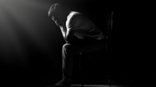 17 yaşlı gənc məktəbin həyətində intihar etdi