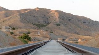 Dəmir yolu xətlərini öz vəsaitimiz hesabına bərpa etməyə hazırıq - Paşinyan 