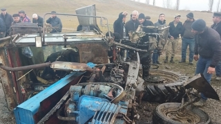 Beyləqanda “VAZ”la traktor toqquşdu - Ölən var 