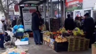 Bakıda bazara çevrilən avtobus dayanacağı  - Polis hərəkətə keçdi - FOTO