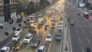 Bakının bu yollarında tıxac müşahidə edilir - SİYAHI   - FOTO