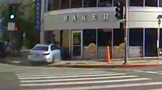 Qadın sürücü “Prius”la çörək sexinə girdi – 3 ölü, 6 yaralı - VİDEO 