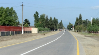 Lənkəranda avtomobil yolun kənarında gedən qadını öldürdü 