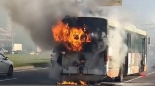 Bakıda avtobusda yanğın olub 
