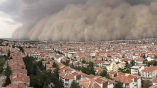İstanbulu örtən toz dumanı təyyarədən görüntüləndi - FOTO - VİDEO 