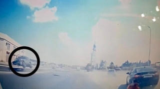“Land Rover”in çırpıldığı məhəccər əks yoldakı yük maşınına dəydi    -  ANBAAN VİDEO